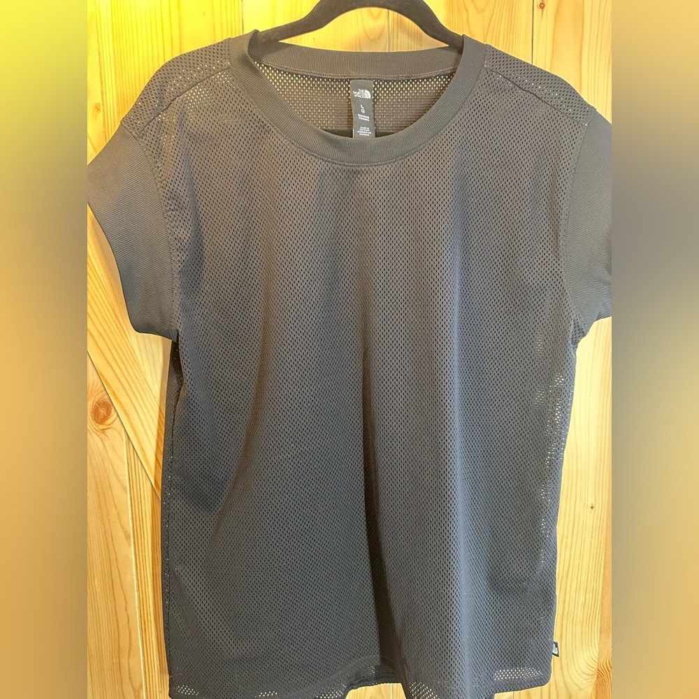 The North Face Women's Large Mesh Short Sleeve Athletic Training Top